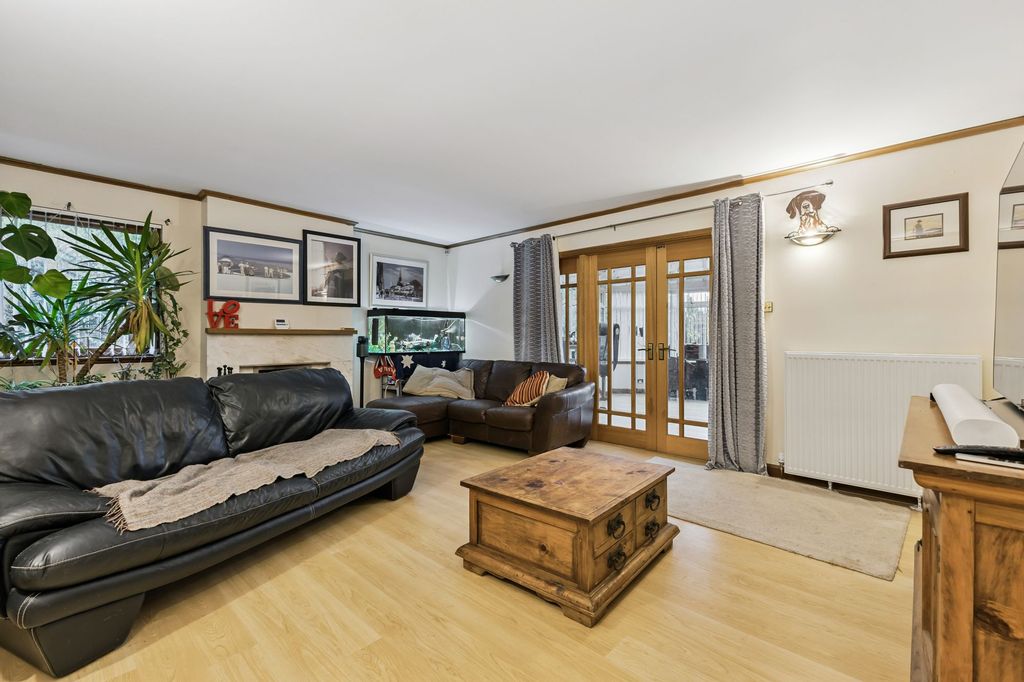 Property photo 2 of 19