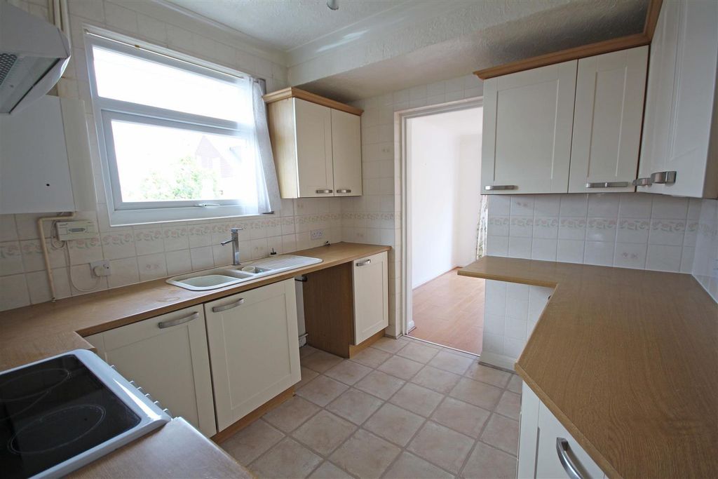 Property photo 3 of 12 Kitchen