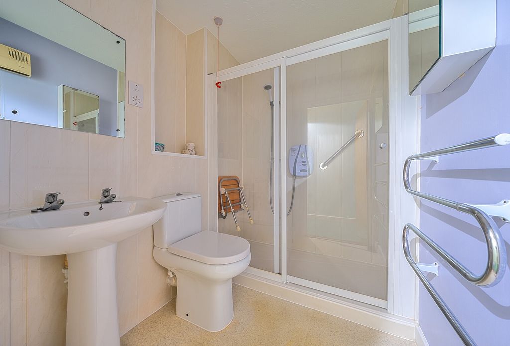 Property photo 3 of 16 1530782-10-1A1164...