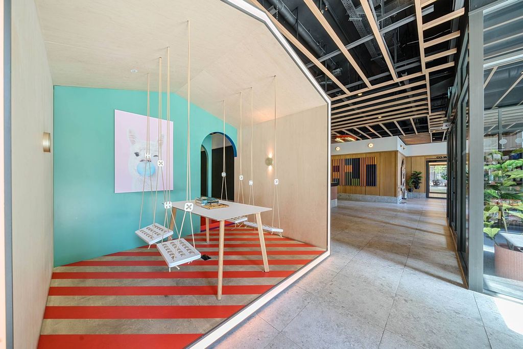 Property photo 2 of 40