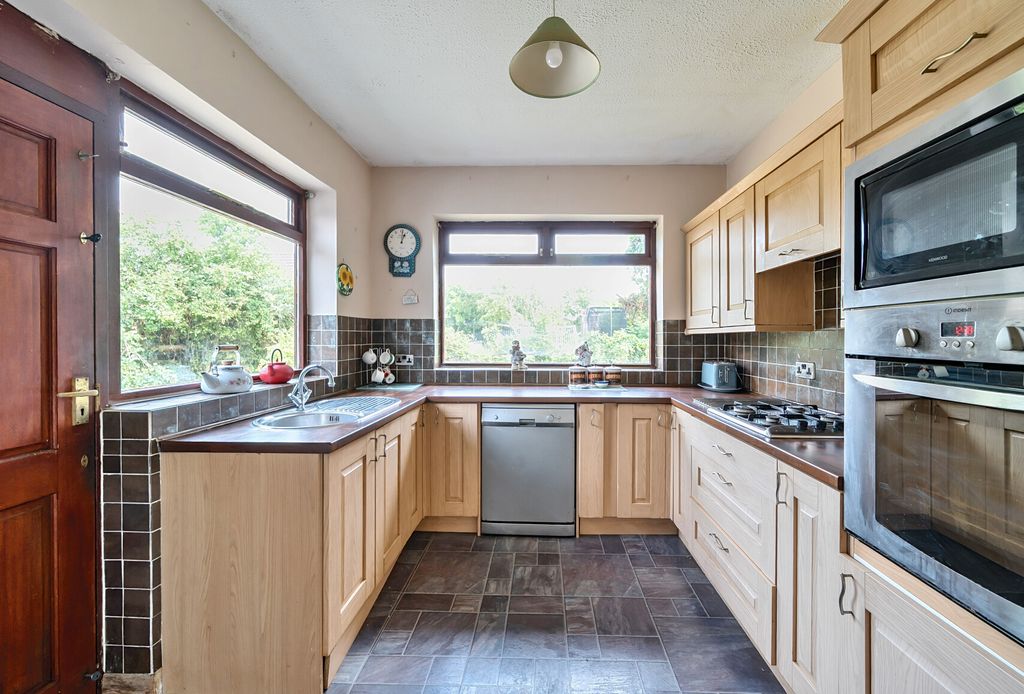 Property photo 3 of 20 1316257-8-685Ab15...