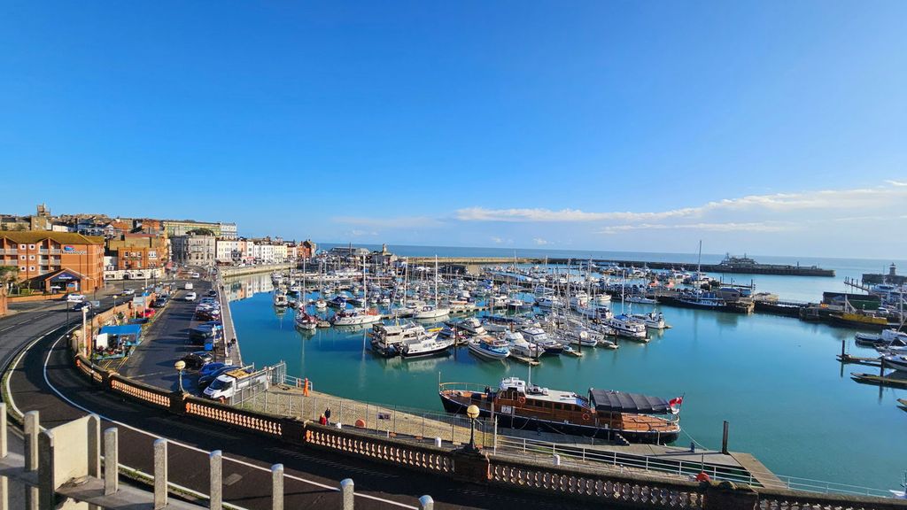 Property photo 2 of 21