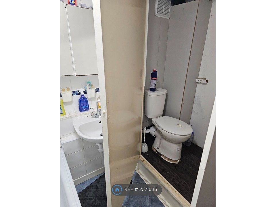 Property photo 3 of 10 Full Bathroom With Toilet