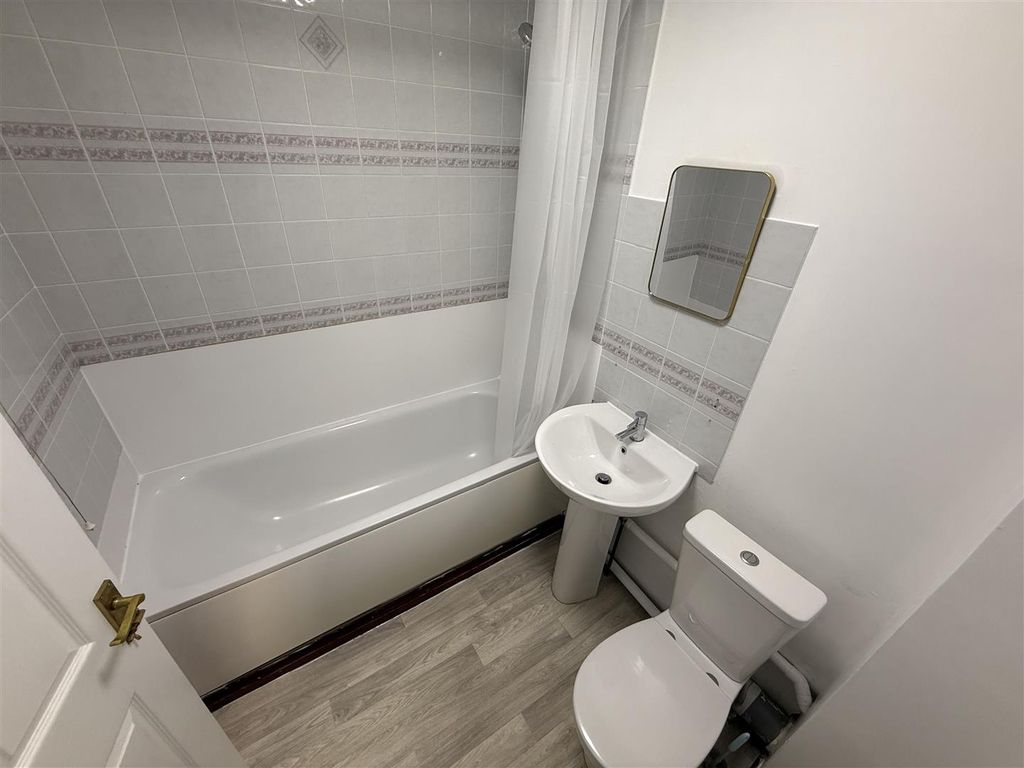 Property photo 2 of 7 Bathroom.Jpg