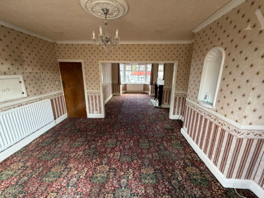 Property photo 2 of 20 16 Radstock Avenue Lounge 2.Jpeg