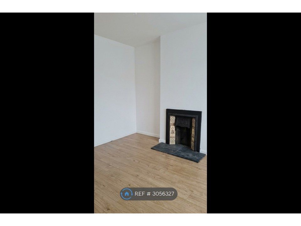 Property photo 3 of 15 Living Room