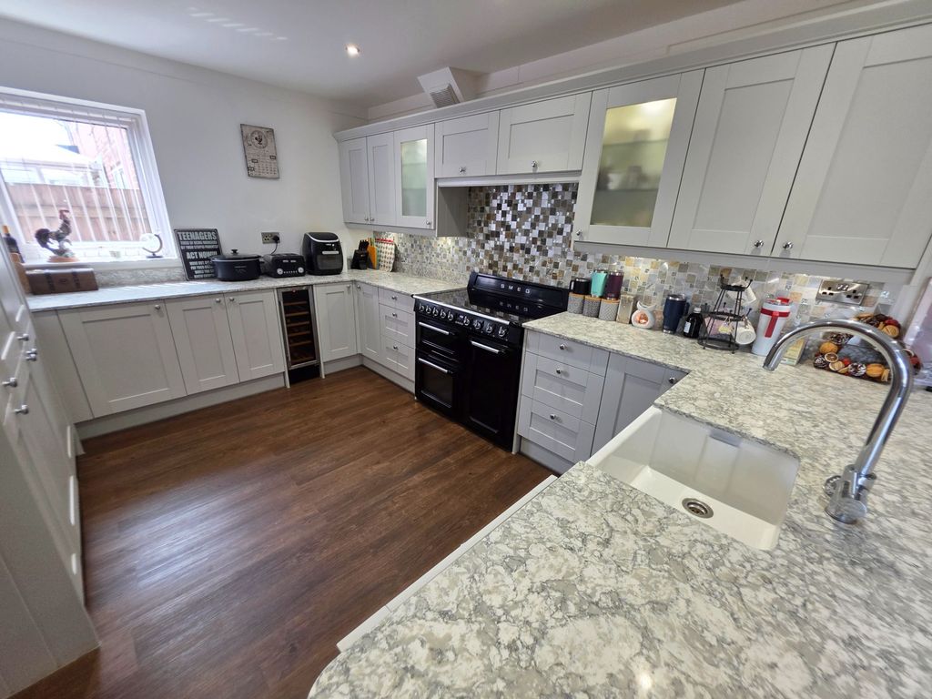 Property photo 2 of 38