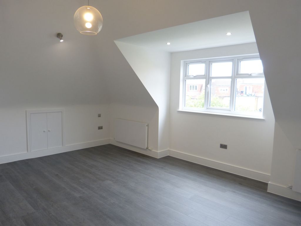 Property photo 1 of 4 Studio To Rent Neeld Crescent, London Nw4