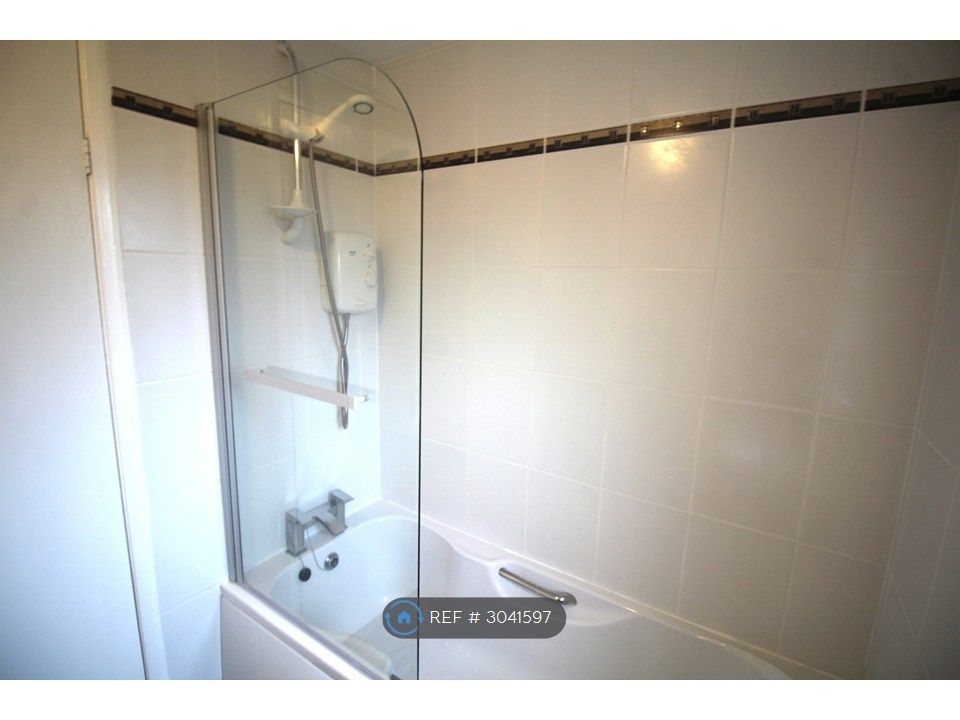 Property photo 2 of 5 Shower