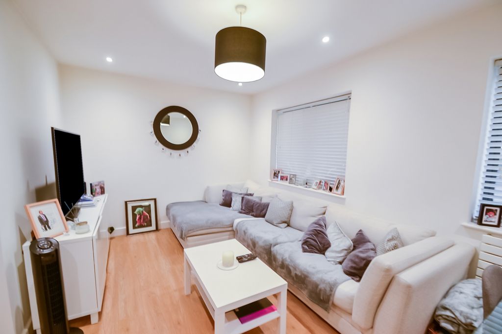 Property photo 2 of 9 Gallery