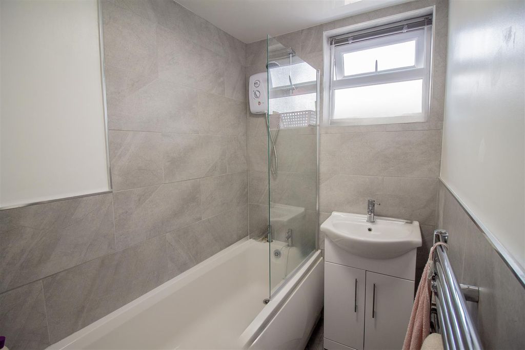 Property photo 2 of 4 Bathroom