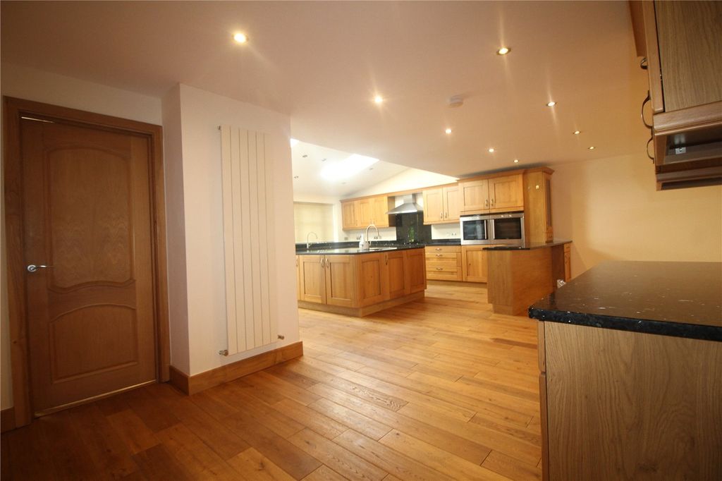 Property photo 3 of 21 Picture No. 24