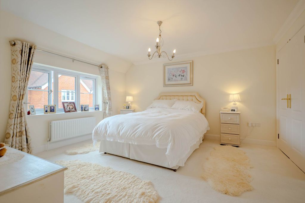 Property photo 3 of 37