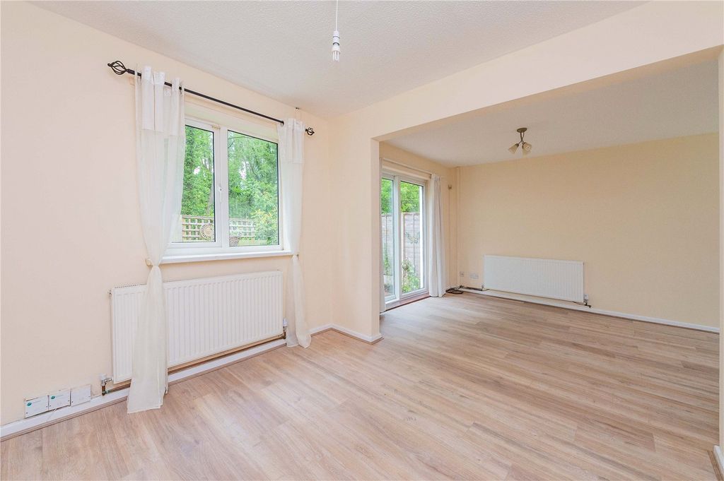 Property photo 3 of 33 Picture No. 23