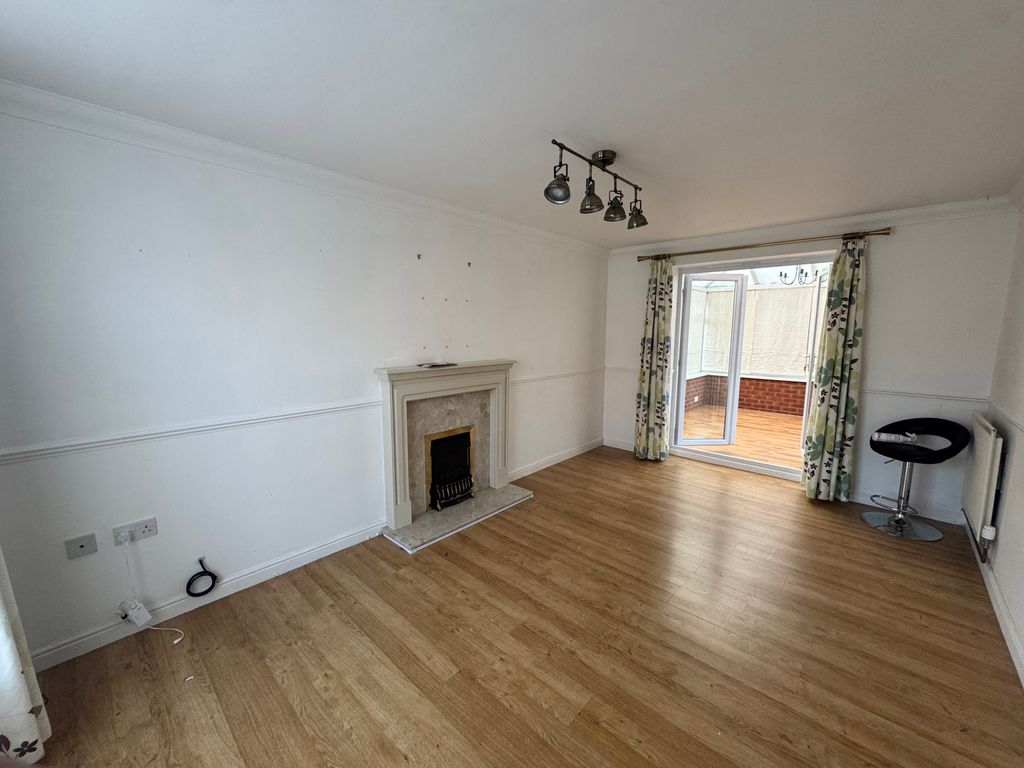 Property photo 2 of 12 Image