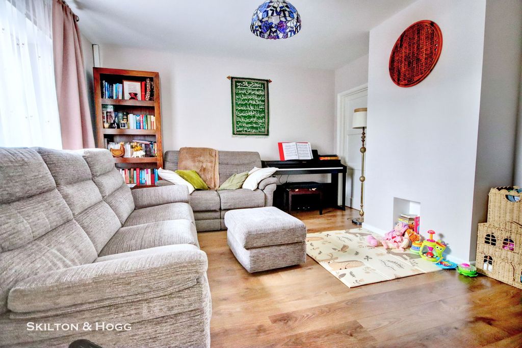 Property photo 2 of 12