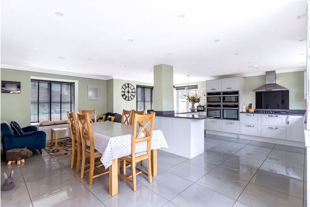 Property photo 3 of 25 Kitchen