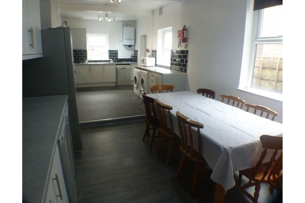 Property photo 3 of 19 Kitchen/Diner
