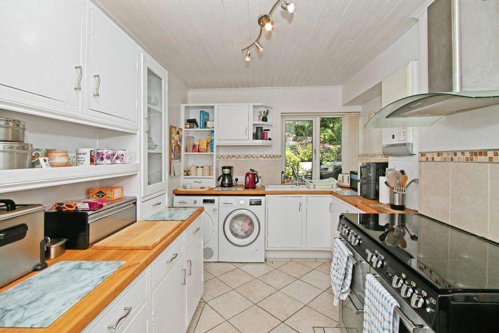 Property photo 2 of 17 Photo