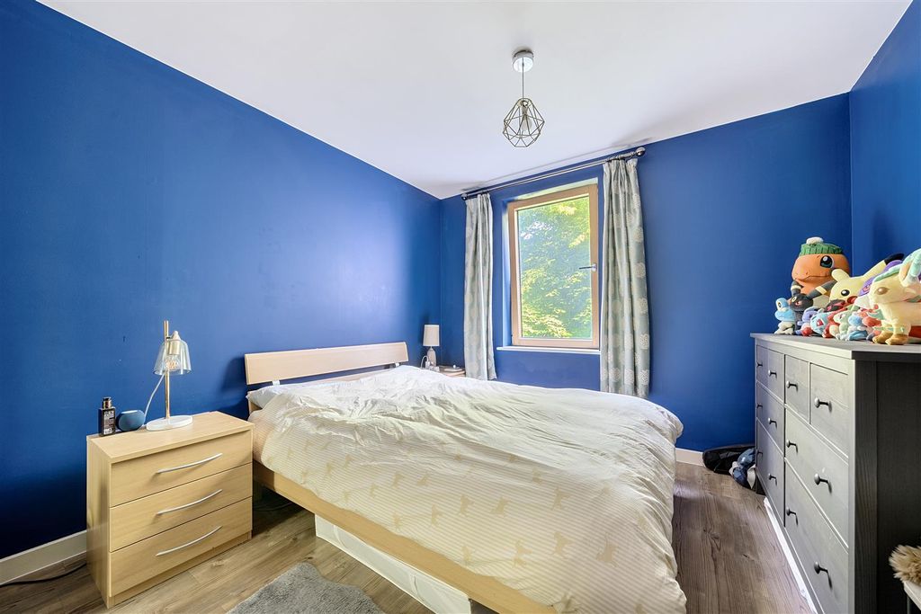 Property photo 3 of 11 Bedroom 1.Jpg