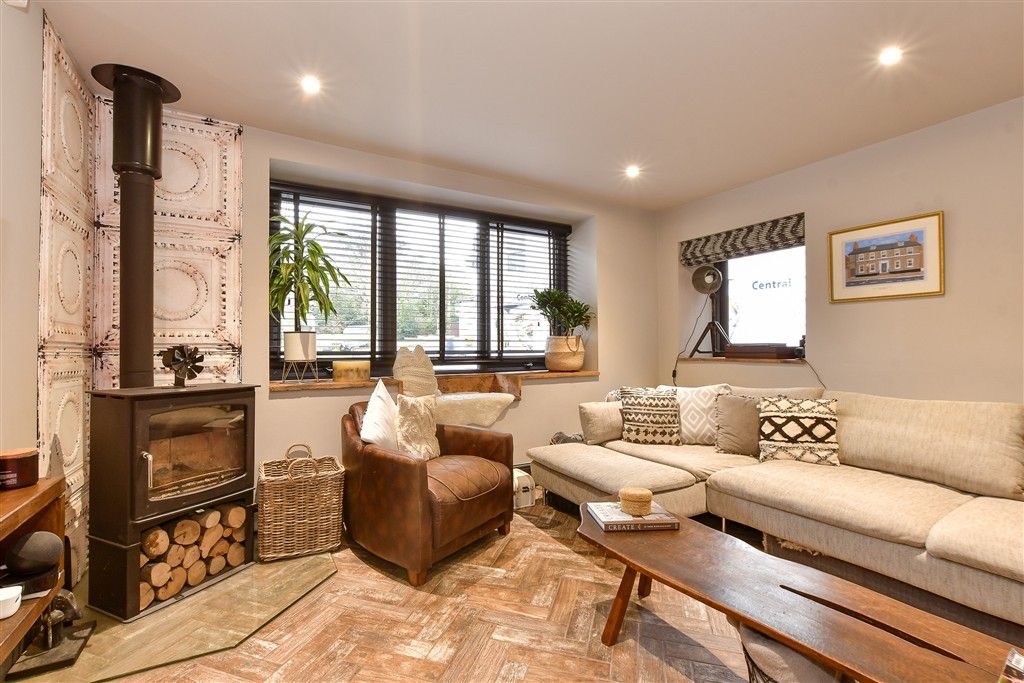 Property photo 2 of 15 Lounge