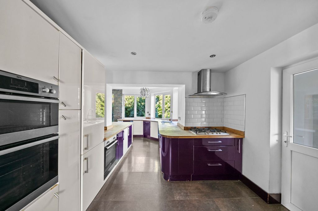 Property photo 2 of 41