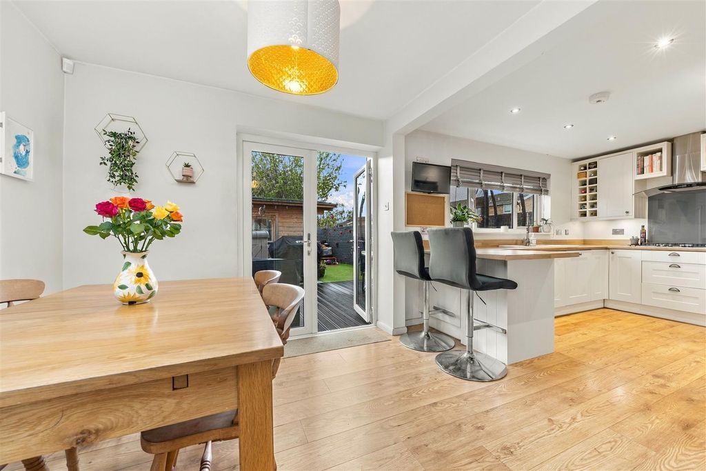 Property photo 3 of 18 Rowan Road, Havant-Small-Porticomarketing-Nexa-17.