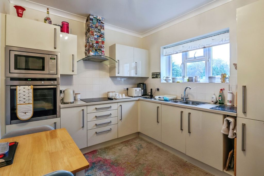 Property photo 3 of 17 Photo