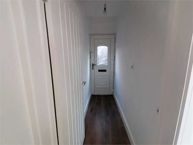 Property photo 2 of 10 Hallway