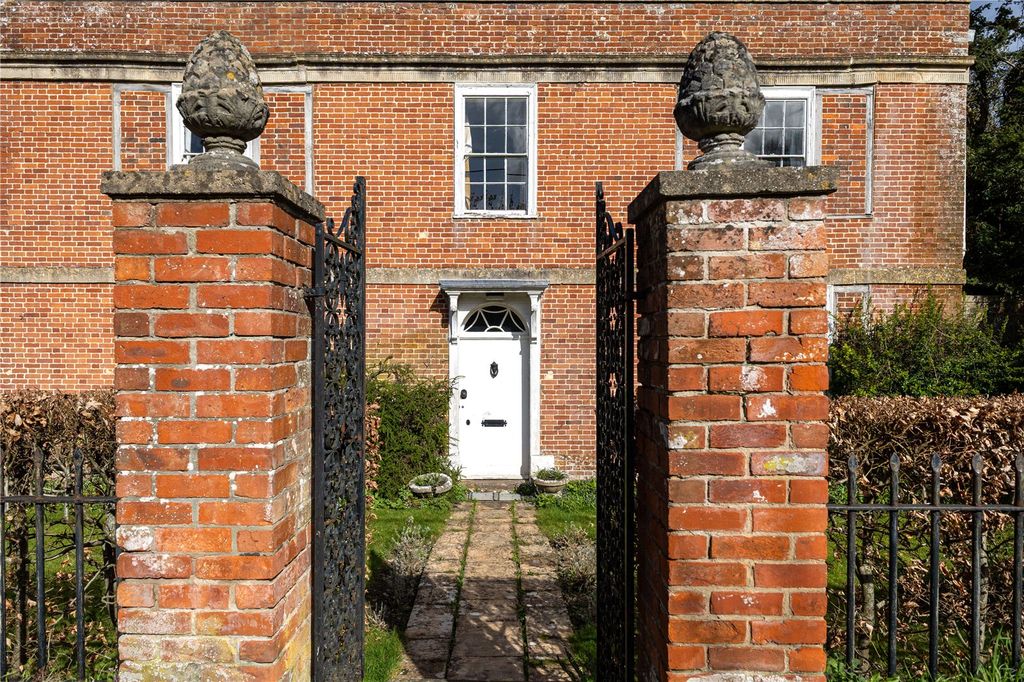 Property photo 3 of 24 Entrance