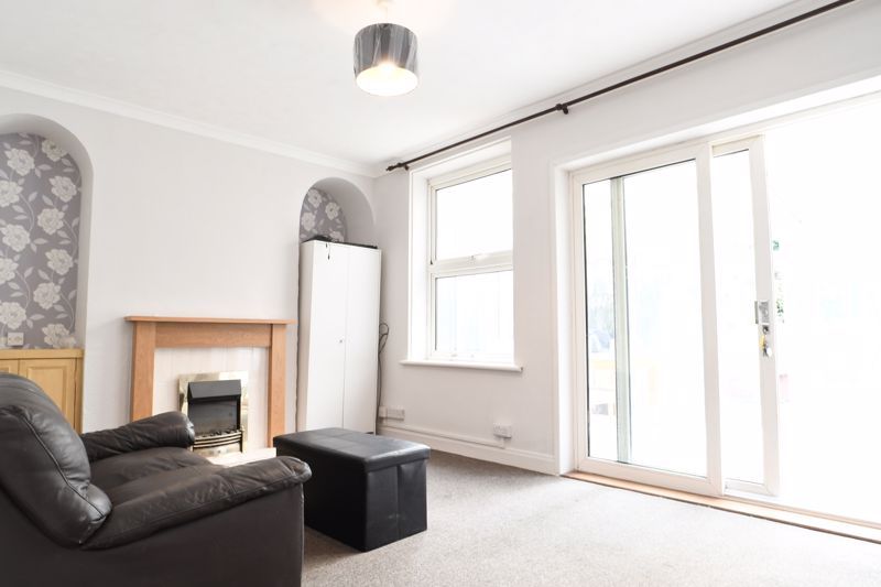 Property photo 1 of 9 Photo 8