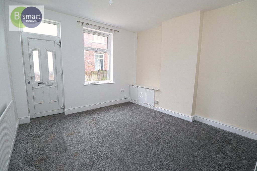 Property photo 3 of 9 Img_2008