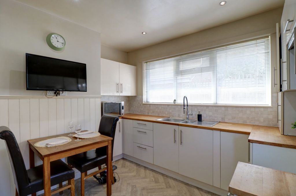 Property photo 2 of 21 Kitchen 1.3