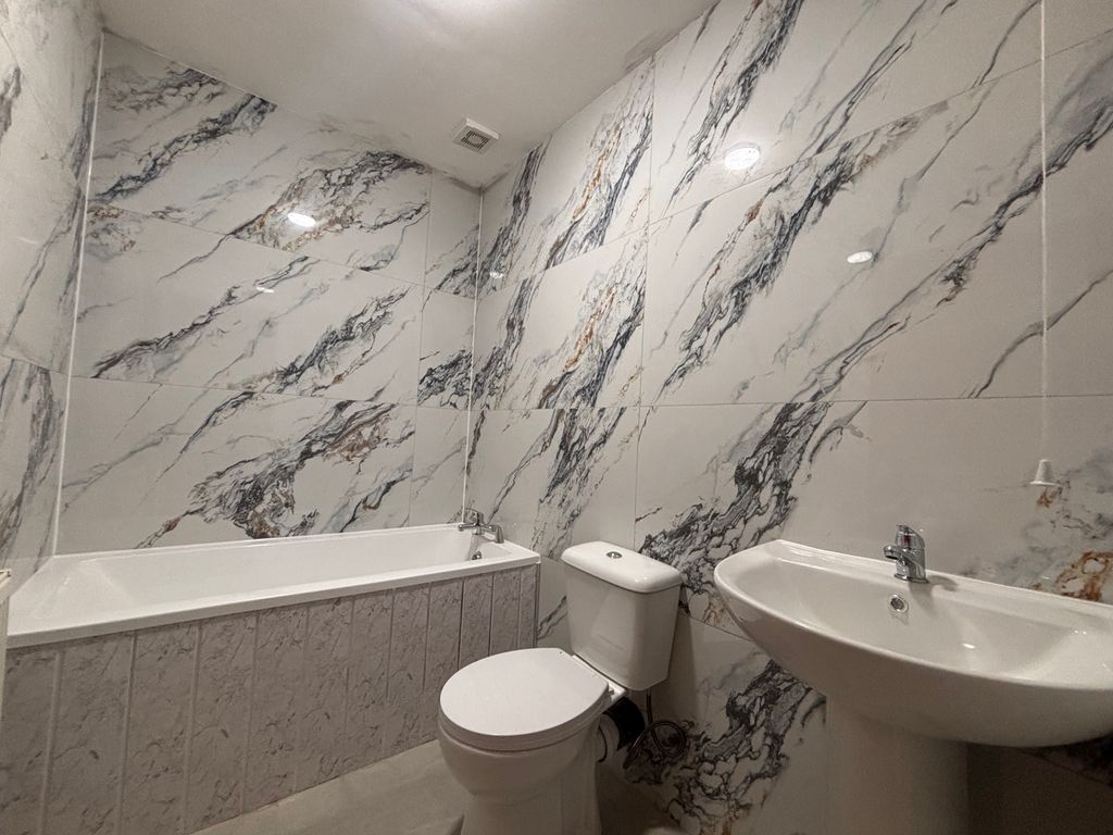 Property photo 2 of 6 Bathroom