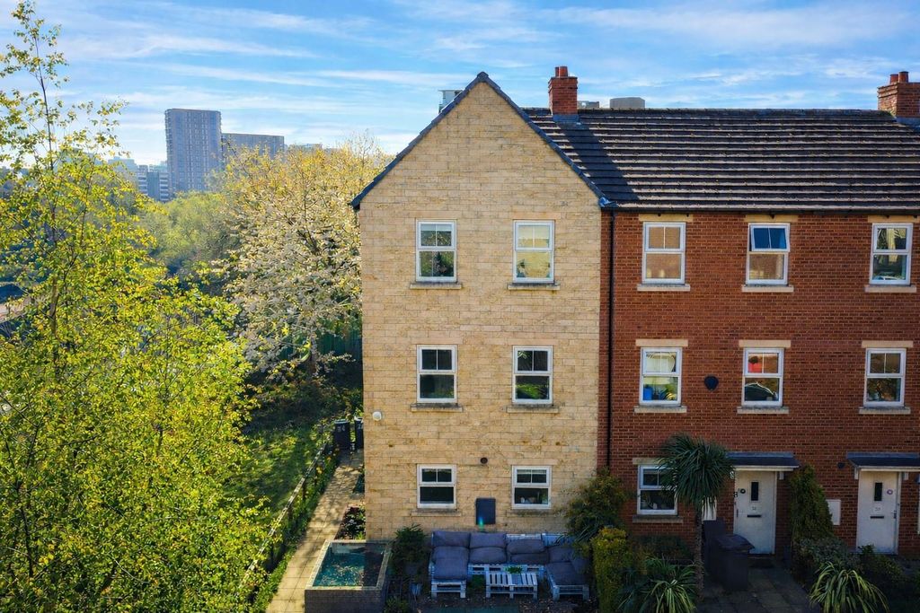 Property photo 1 of 24 External