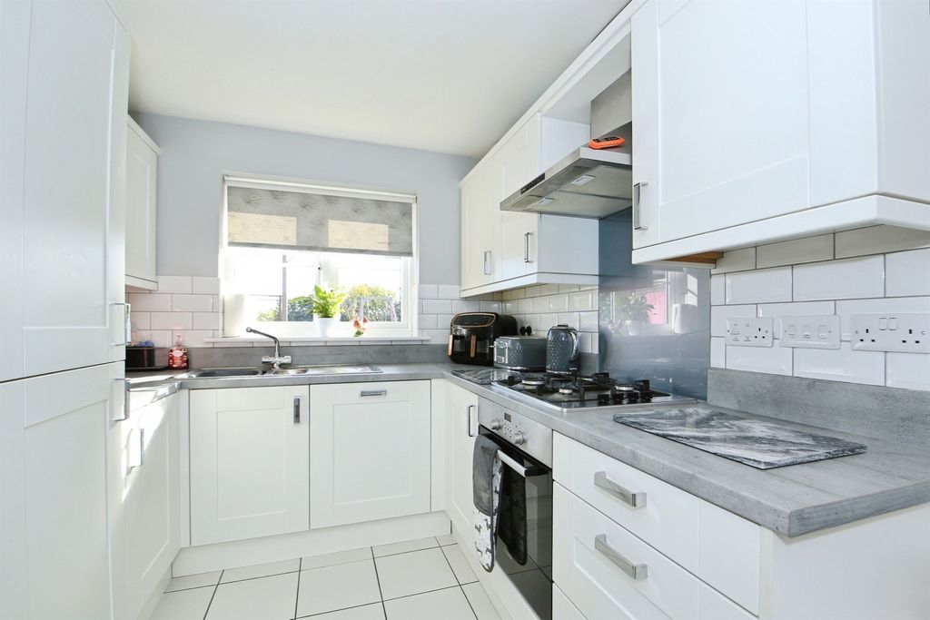 Property photo 2 of 20