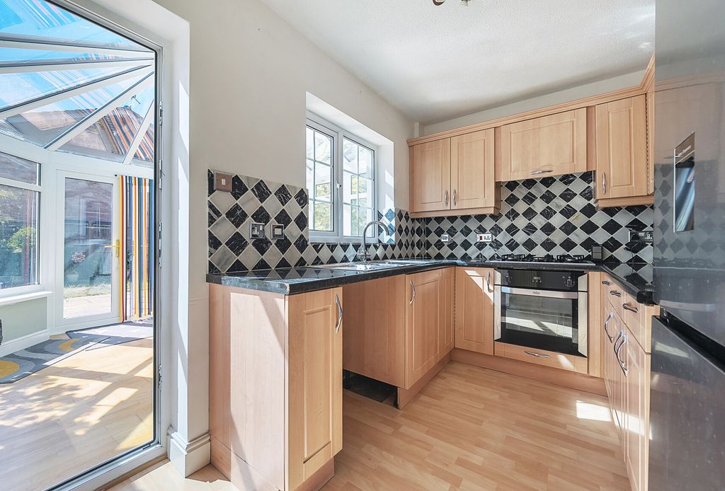 Property photo 3 of 19 1319924-5-686F9d3...