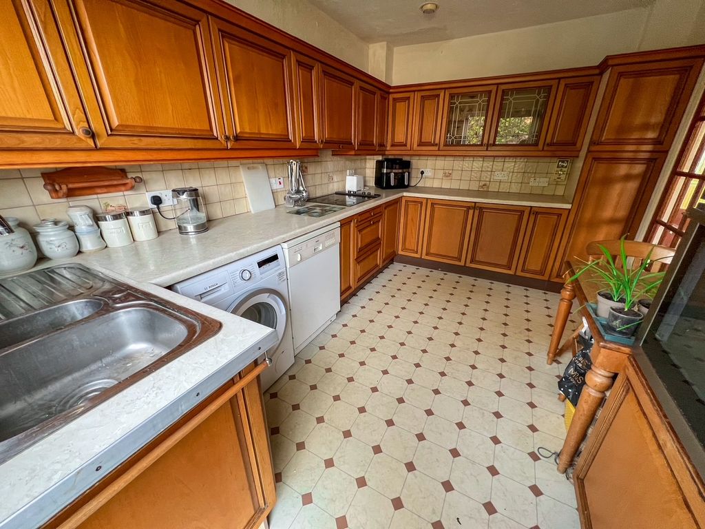 Property photo 3 of 31