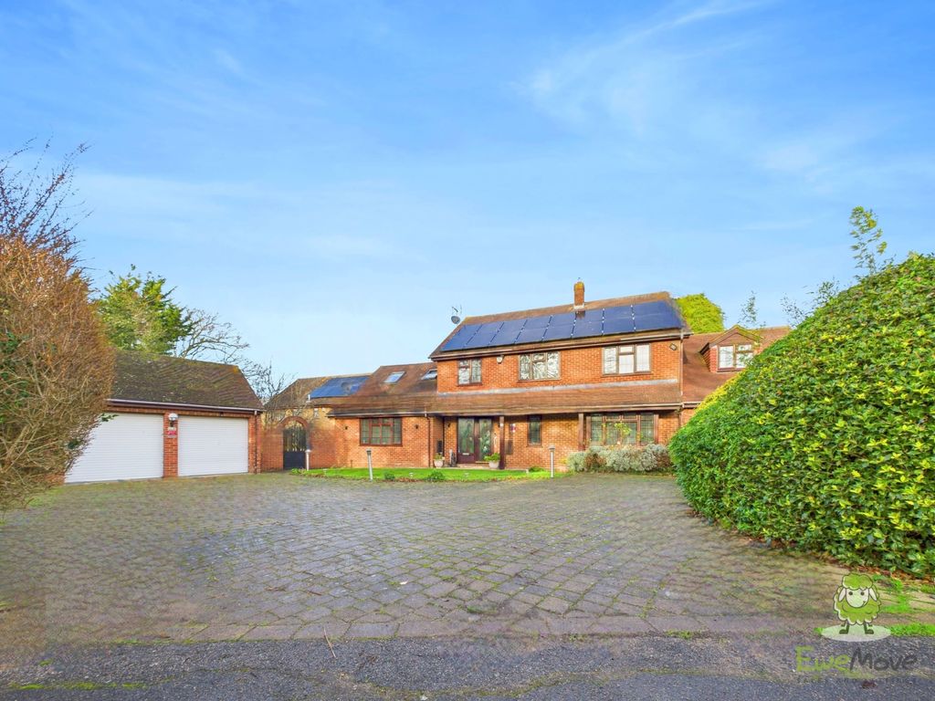 Property photo 1 of 40 Cam01543G0-Pr0169-Still042 (1)