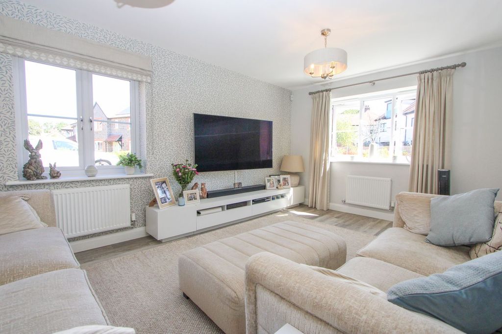 Property photo 2 of 33