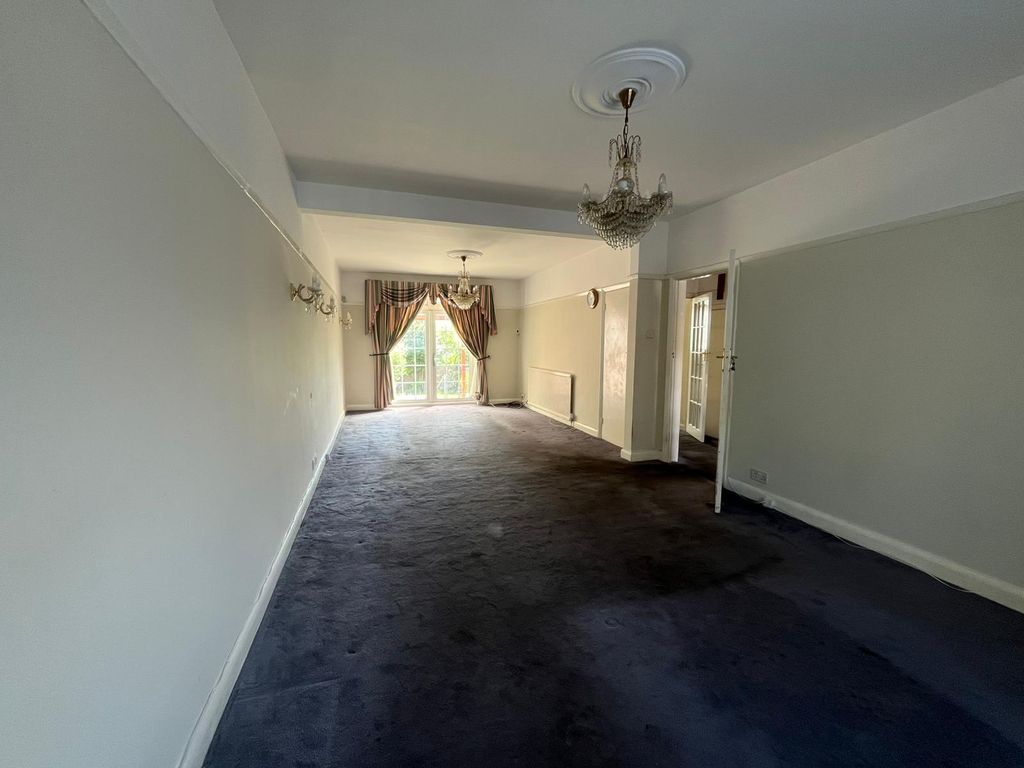 Property photo 2 of 12 55F841B6-5068-4Bad-A143-7Fb47c0Ff7cd