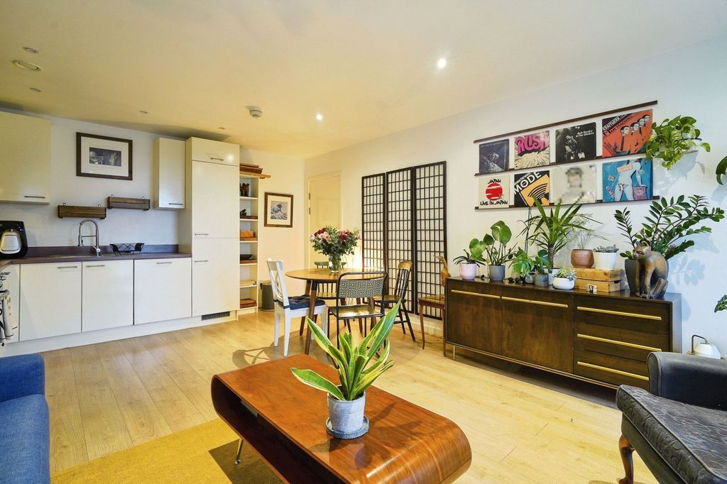 Property photo 3 of 14 Photo