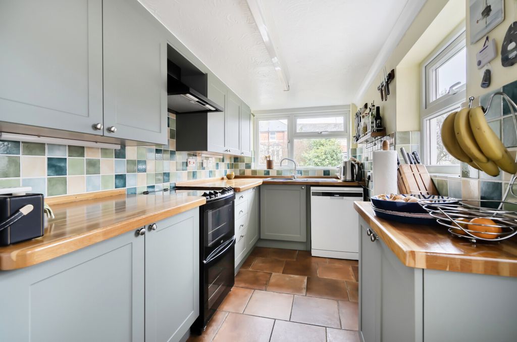 Property photo 3 of 18 Kitchen