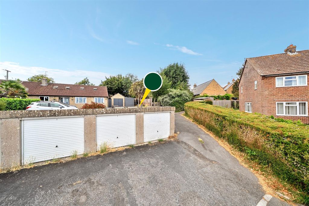 Property photo 1 of 7 Grove Lane Close Location Pin.Jpg