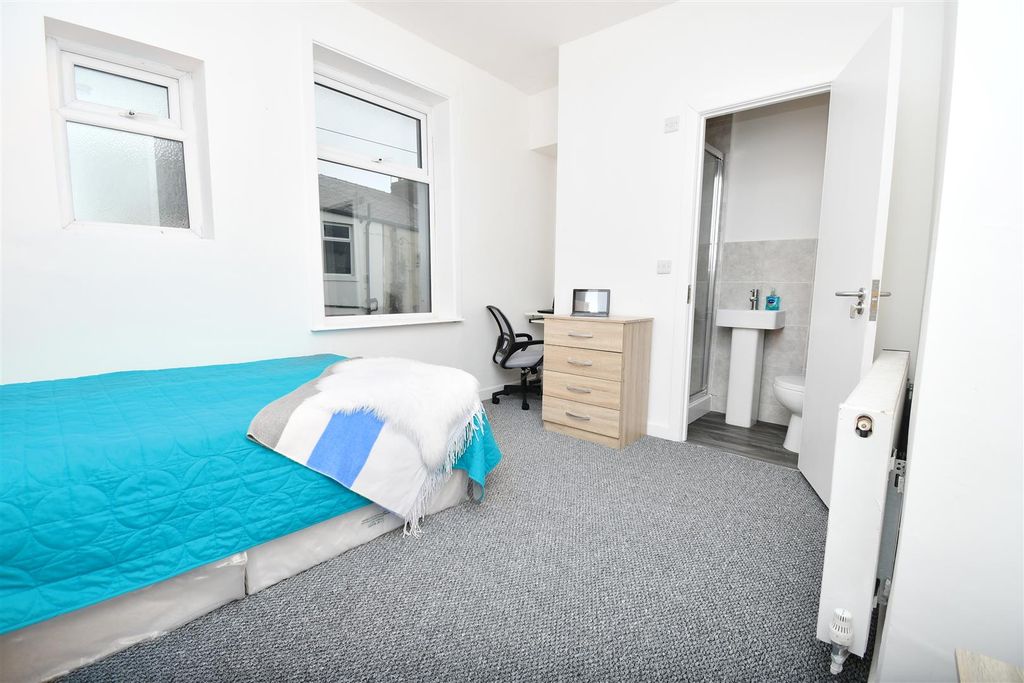 Property photo 3 of 10 15 (3).Jpg