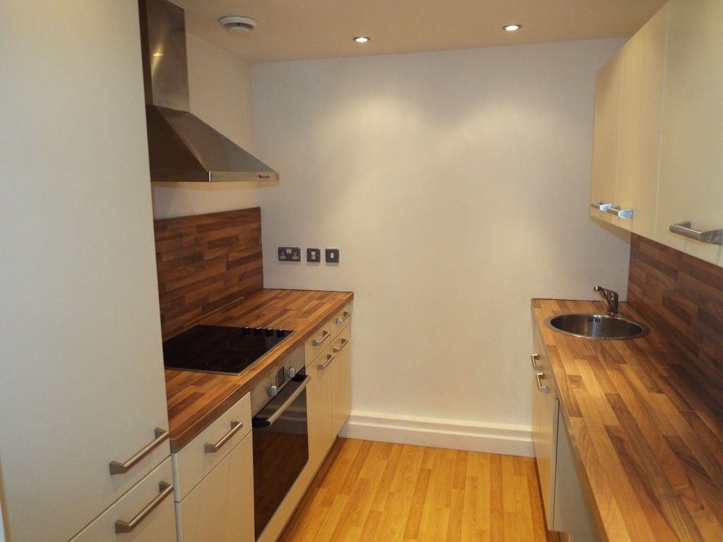 Property photo 2 of 8 Kitchen