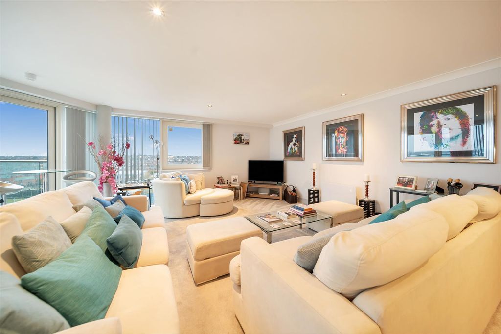 Property photo 1 of 16 Flat 1003-30.Jpg