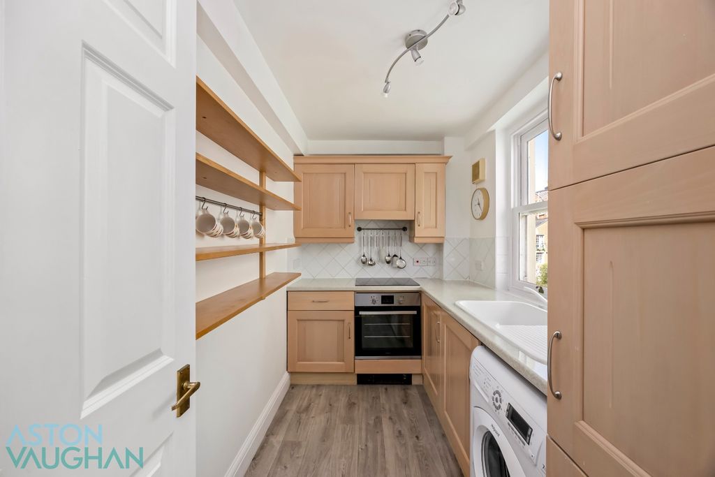 Property photo 3 of 12 5050492