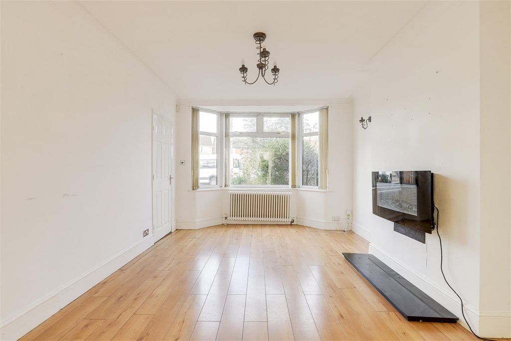 Property photo 2 of 18 12119.Jpg