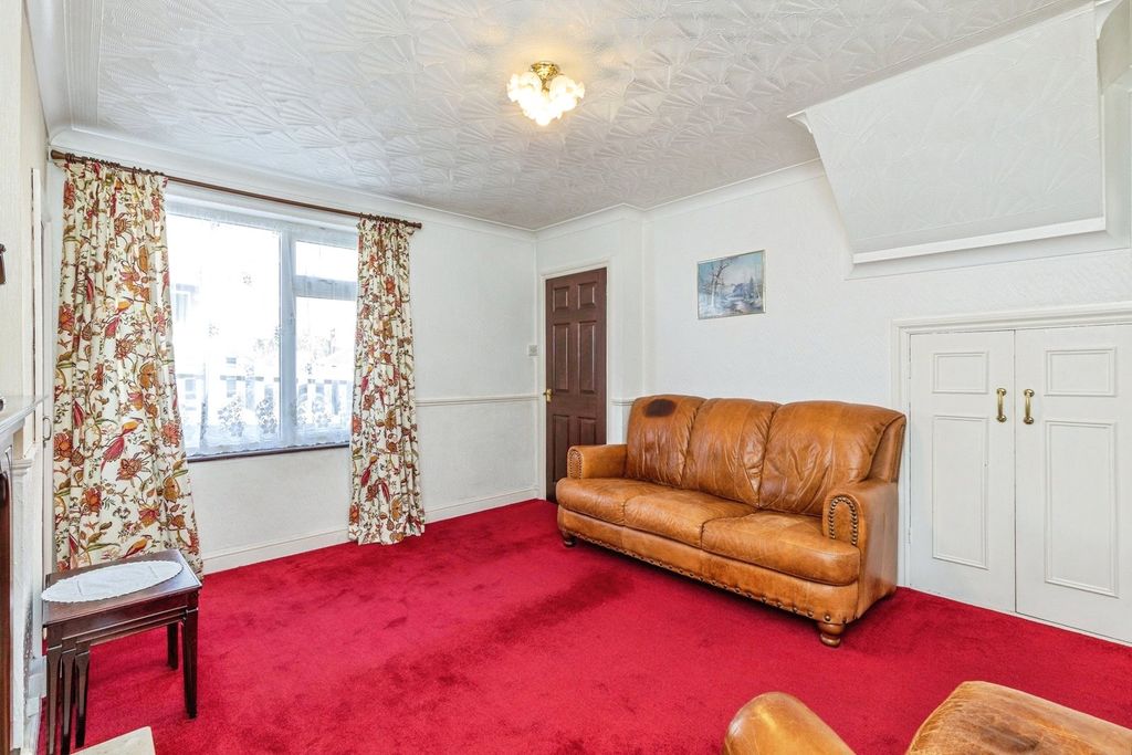 Property photo 2 of 16 Photo